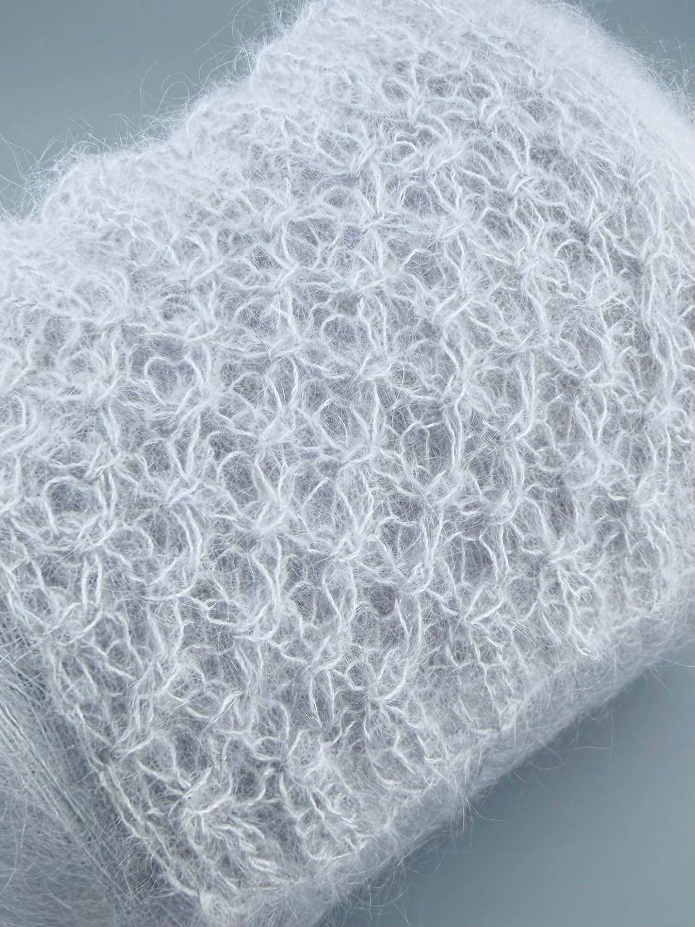 Royal Kid Silk Nm 9000 – Garn aus Super Kid Mohair und Seide col. Helles Perlgrau | Zimpfer Wolle Selezione foto 3